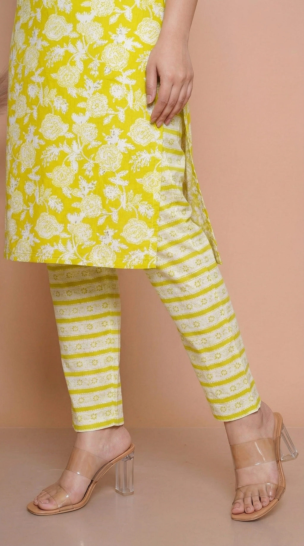 Ensemble kurta pur coton vert lime fleuri avec pantalon rayé et dupatta