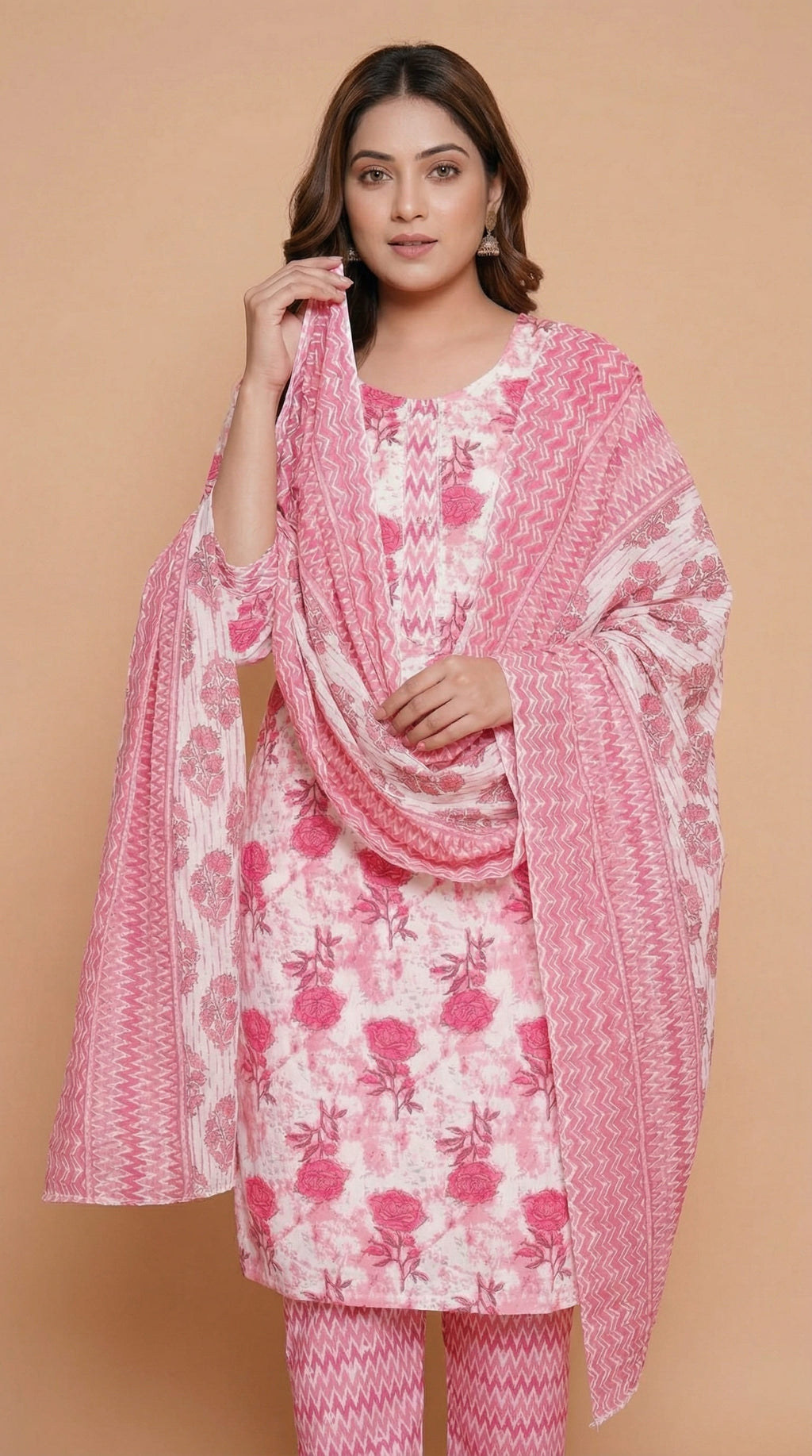 Ensemble Kurta en coton rose fleuri avec pantalon chevron et dupatta